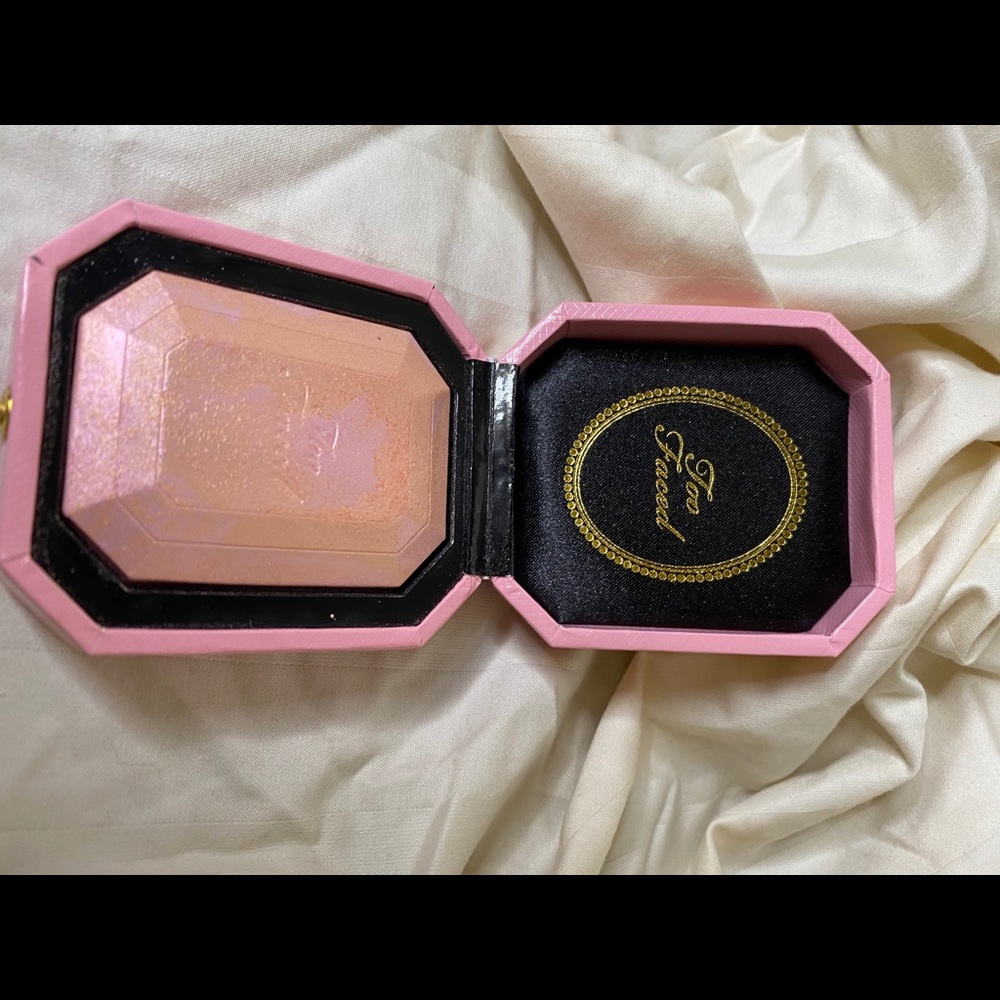 Too Faced Highlighter